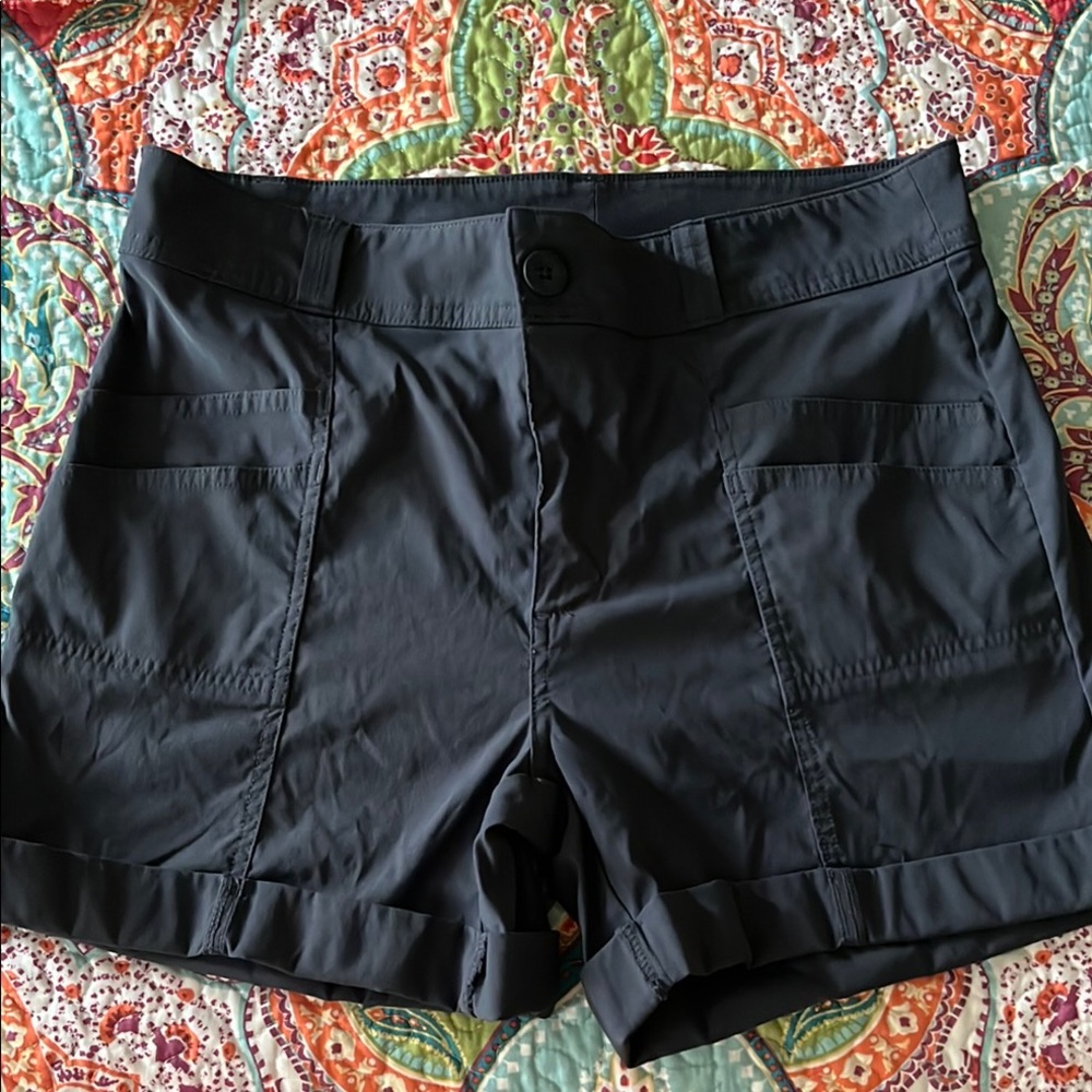 2 pair Eddie Bauer dark gray and tan Cargo Shorts Tailored Fit bundle